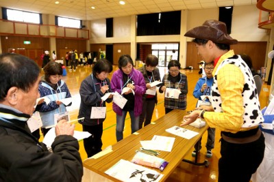 ストローを使って、肺機能、呼吸などを測定