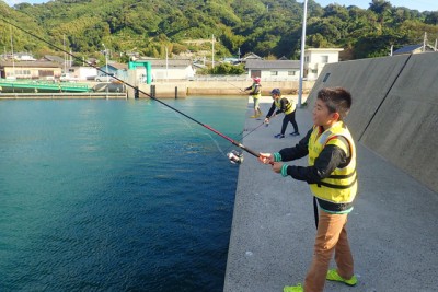 初めてのイカ釣りは難しいけど、徐々にエギ(ルアー)の操作にも慣れてきました