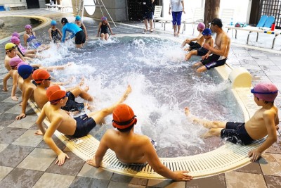 遊泳館での水泳教室