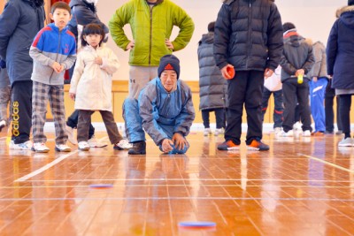 「ねらいうち！」会場は八郎潟町町民体育館