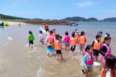 砂ASOBeach in むなかた　水辺のカルタの様子