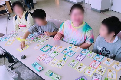 「もっとやりたい」「すっごく楽しい！」と防災カードゲームは大好評！ 楽しみながら防災について考えました。 