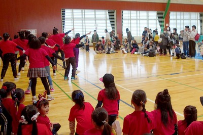 小学生のダンスチームのキレッキレダンスでイベントも最高潮