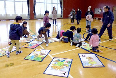 会も進んで残り10数枚になり1枚に集中。あれ？ひとり違うところに…