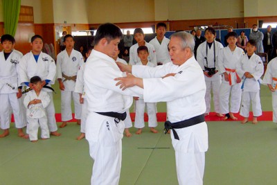 ミュンヘンオリンピック金メダリストの川口孝夫さんが柔道実演