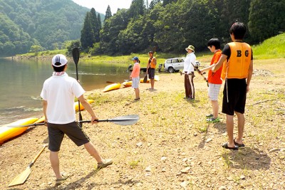 九頭竜湖のスタート地点。890㏊の広大な湖でカヌーを楽しめます。