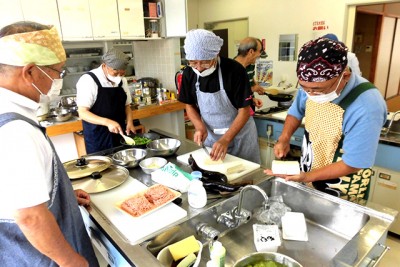 豆腐のさいの目切りに挑戦中