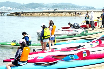 30分かけて黒島に到着。きれいな風景に緊張もほぐれたそうです。