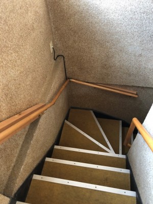 階段に手すりを設置