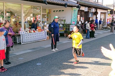 「飛脚駅伝大会」でクラブ員が激走中