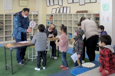 頑張って見つけた宝箱の中身をチェック。「これは…正解！」「やったー！」の声が響きます
