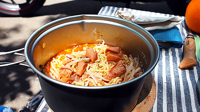 自然の中での食事は、こんなにウマイのか!