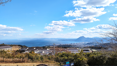 湯けむりは見えませんが別府の街です