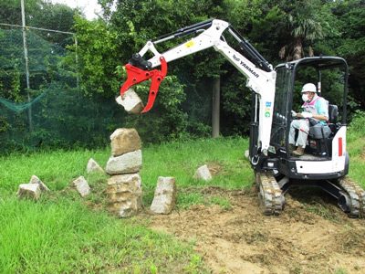 防災拠点に行われている重機研修