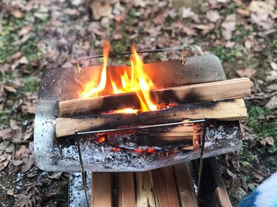 ソロキャンプの焚火