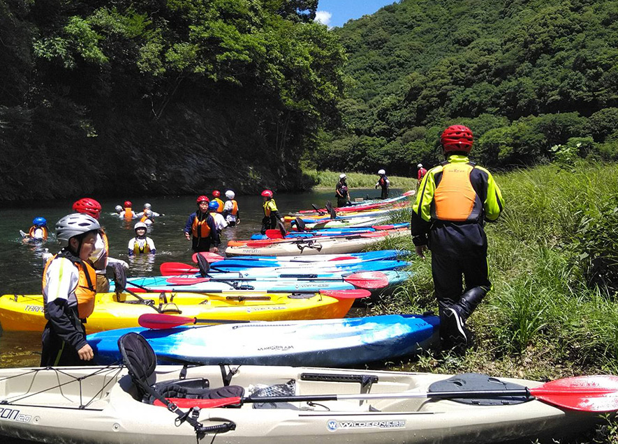 定期的に水上清掃を実施