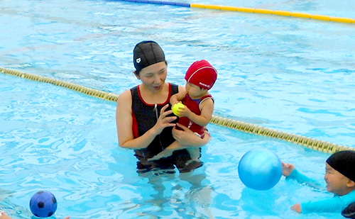 赤ちゃんから始める水泳教室（三重県亀山市）