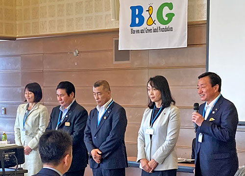 右から大西会長、小柳副会長、清水副会長、中尾副会長、内藤副会長