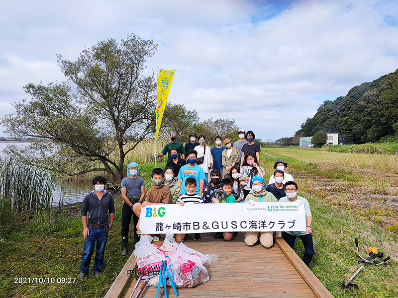 清掃終了後の集合写真　ゴミは2袋でした