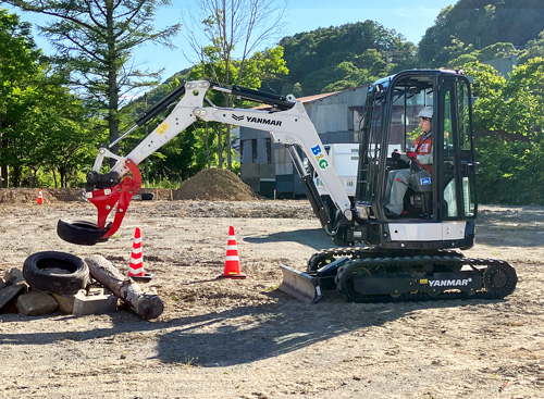 油圧ショベルのデモンストレーション