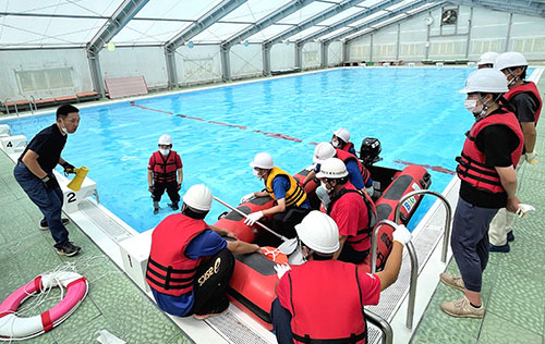 救助艇訓練の様子