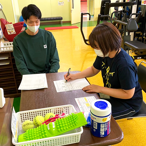 利用者へのカウンセリングでトレーニングメニューを作成