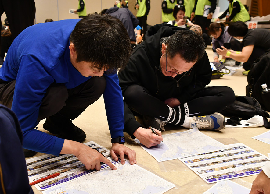 相談しながら作戦会議中