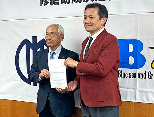 中津川市 青山市長（左）、B&G財団 菅原理事長（右）