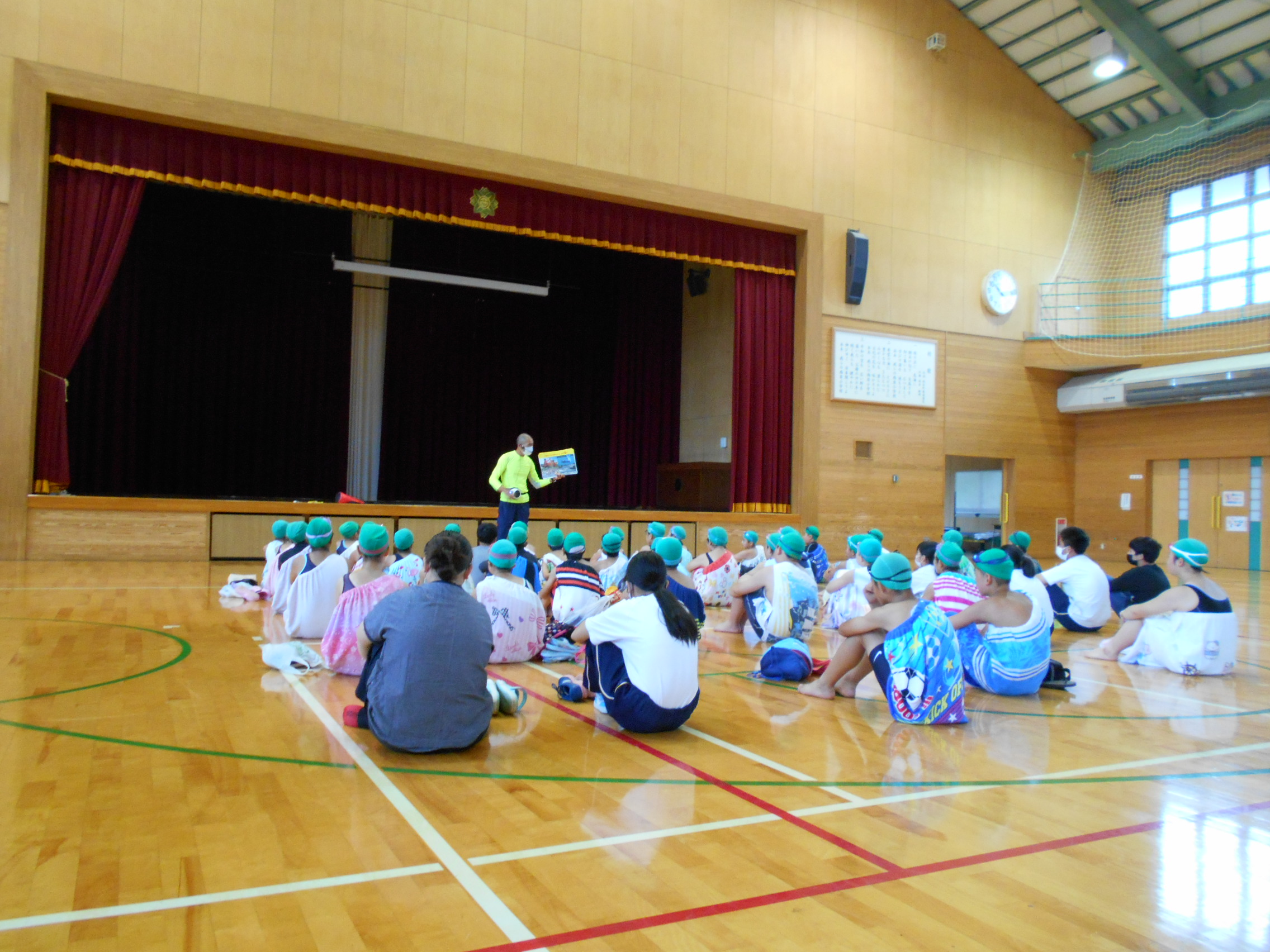 西目小学校 着衣泳（水辺の安全教室）｜公益財団法人B&G財団